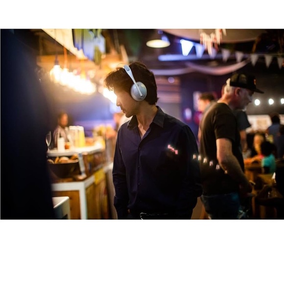 Bose Headphones 700 Noise Cancelling Headphones with Built-in Microphone - Picture 11 of 11